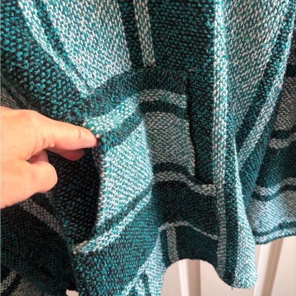 Great Used Condition size XL Mexican hoodie. Green/teal. No Tag but measures XL - Picture 3 of 6